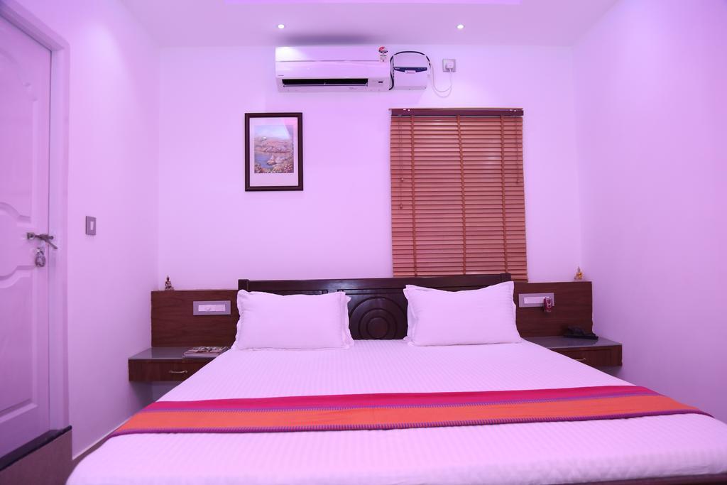 Hotel Mudra Midtown Suites & Rooms Kalasa Eksteriør bilde